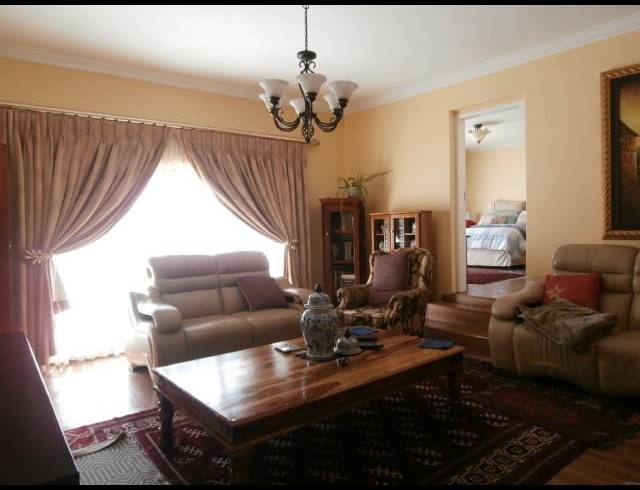 4 BEDROOM HOUSE FOR SALE IN OAKDENE